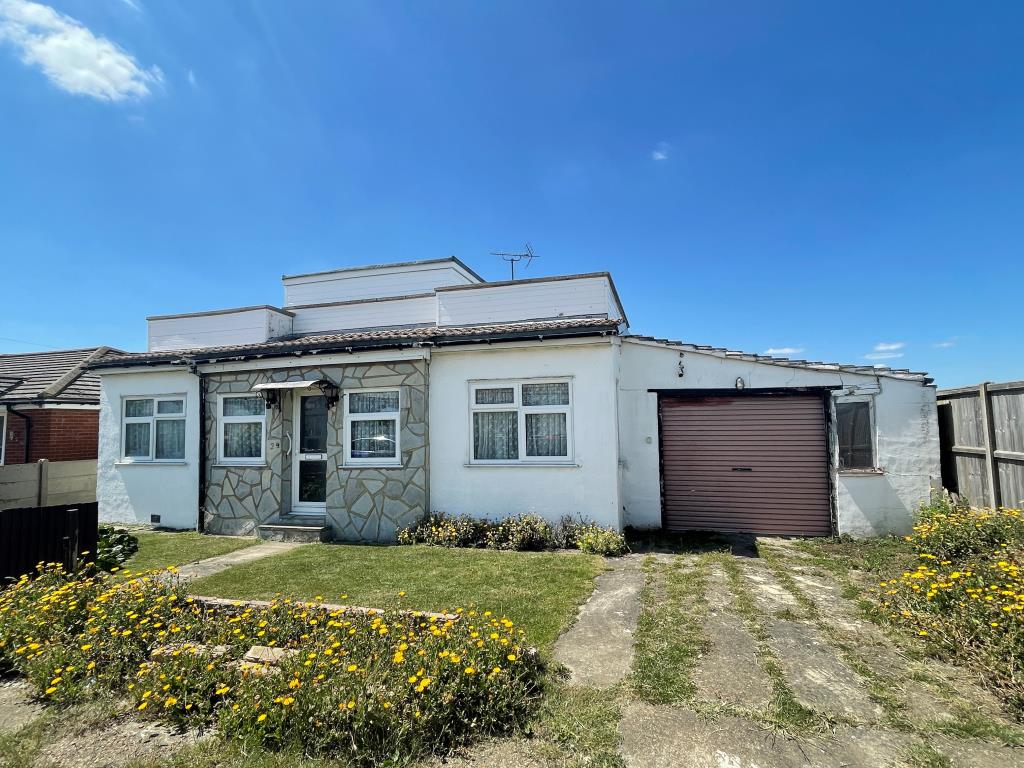 Lot: 104 - DETACHED HOUSE ON SEAFRONT WITH PANORAMIC VIEWS FROM 1ST FLOOR -